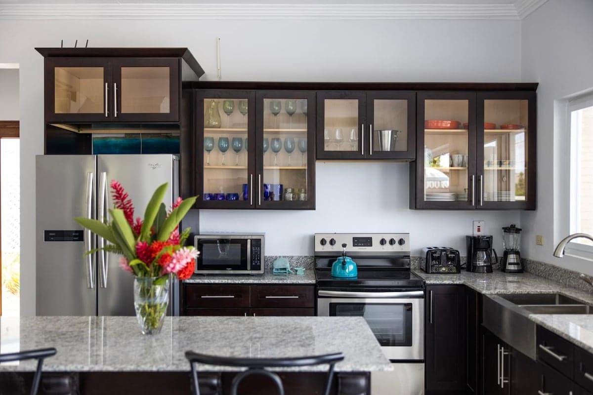 Full kitchen image 2