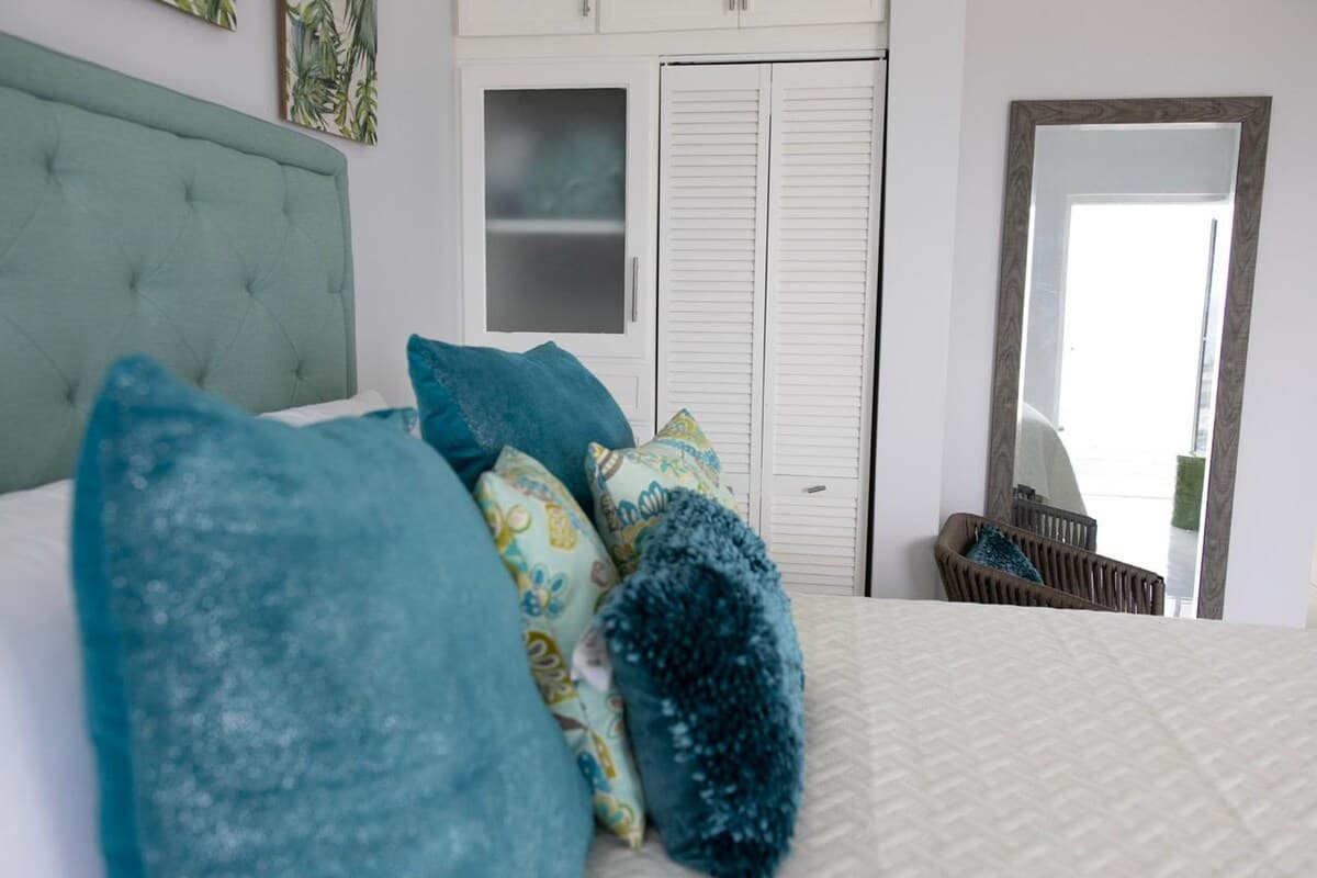 Bedroom 1 image 4