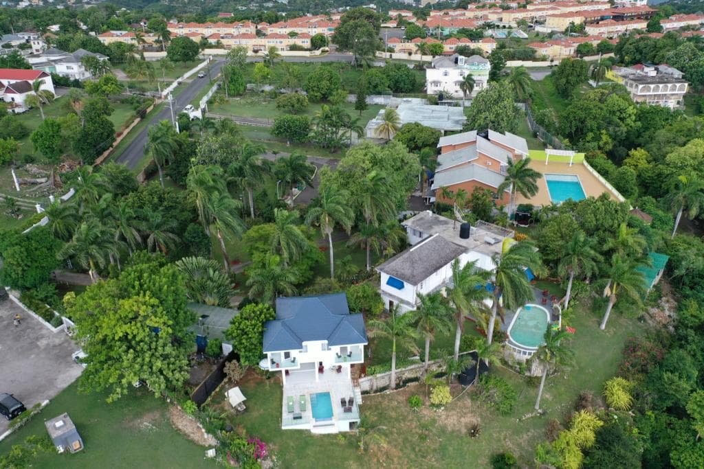 Exterior image 5