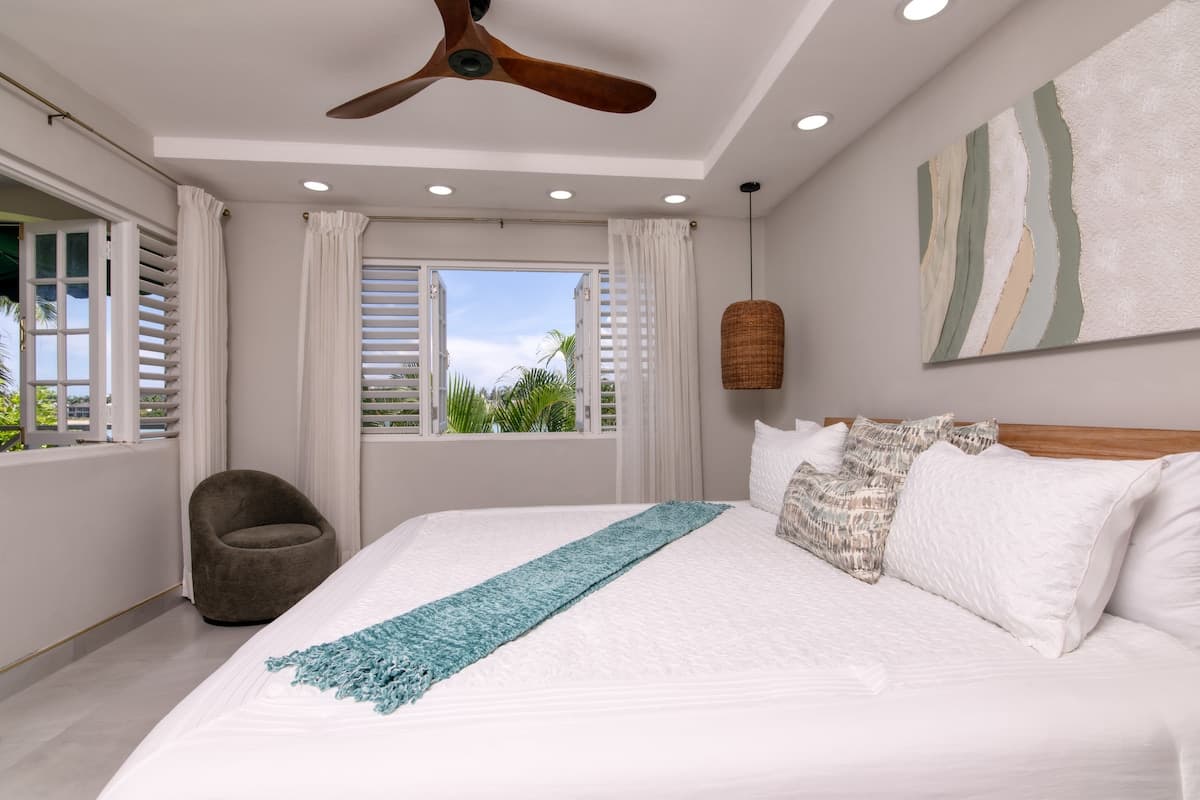 Bedroom 1 image 2