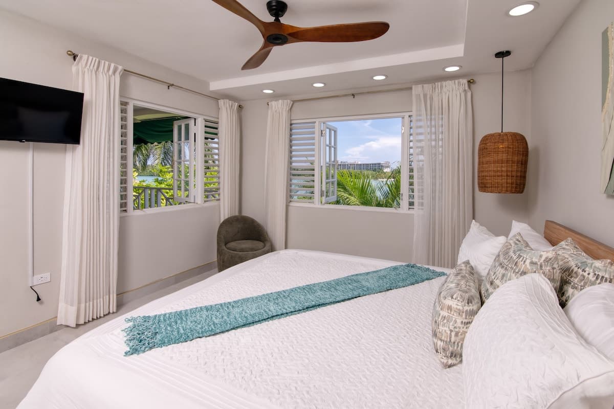 Bedroom 1 image 3
