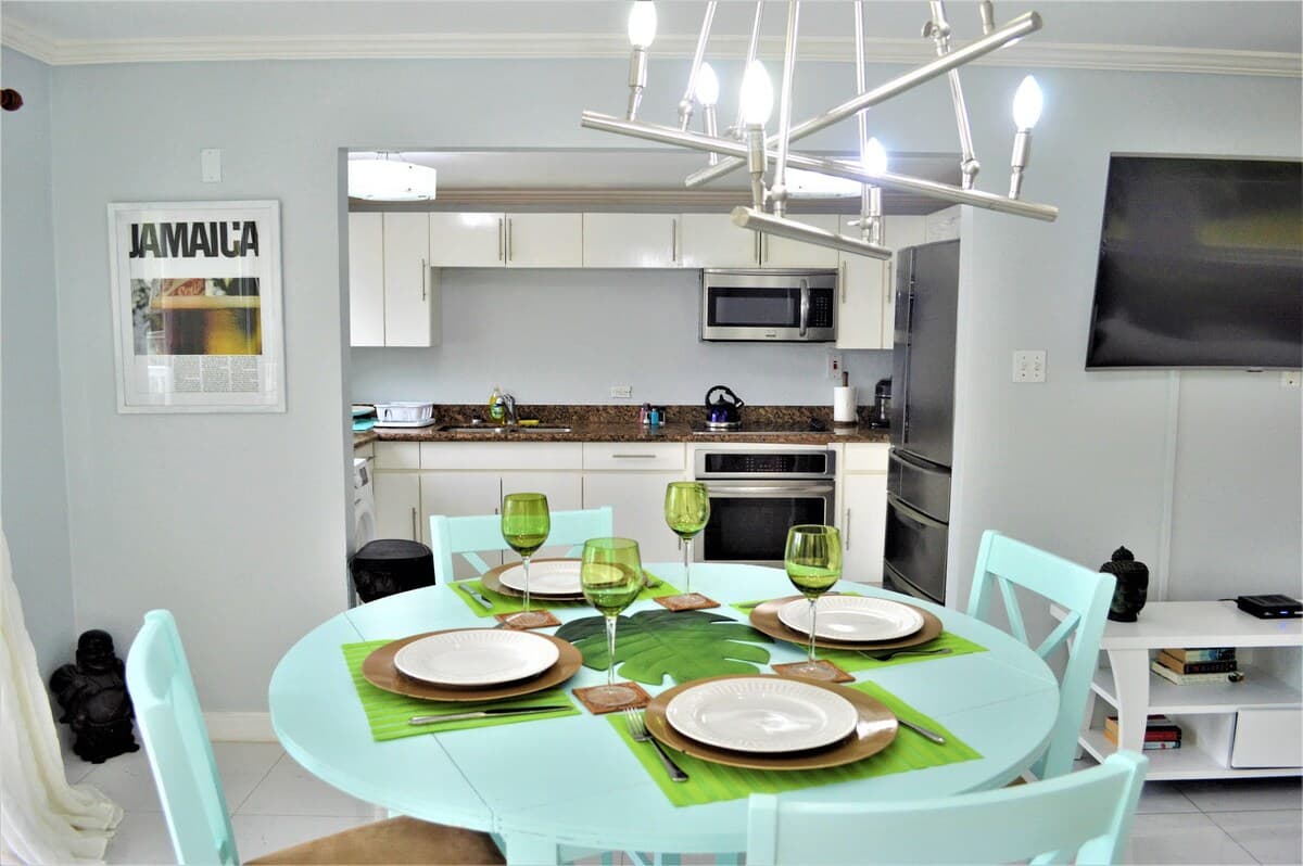 Full kitchen image 2
