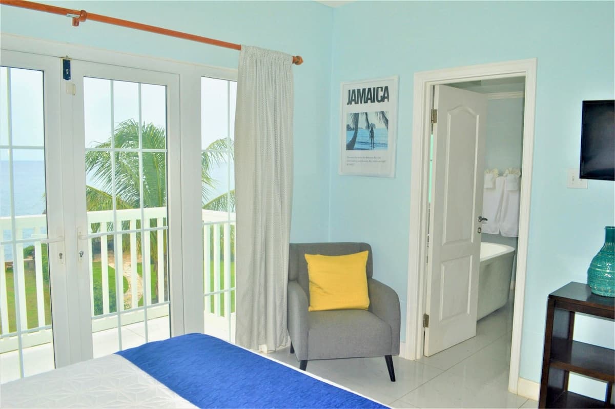 Bedroom 1 image 3