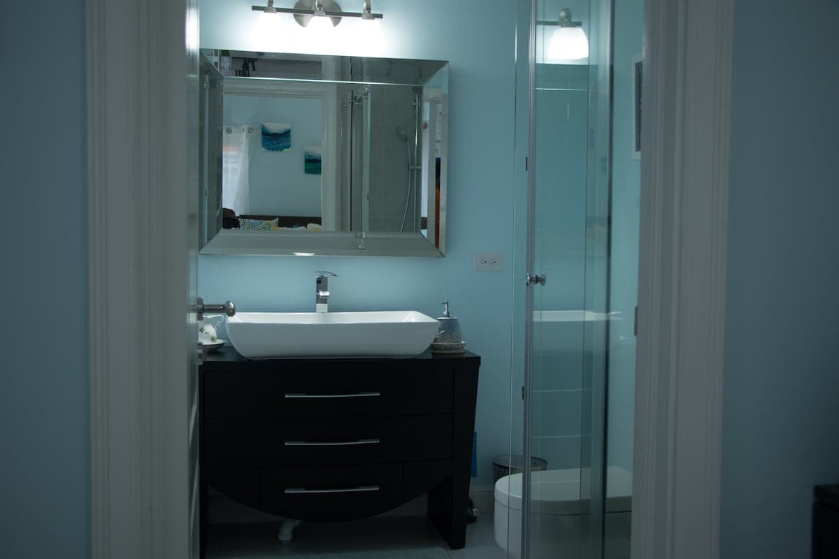 Bathroom - Master Bedroom