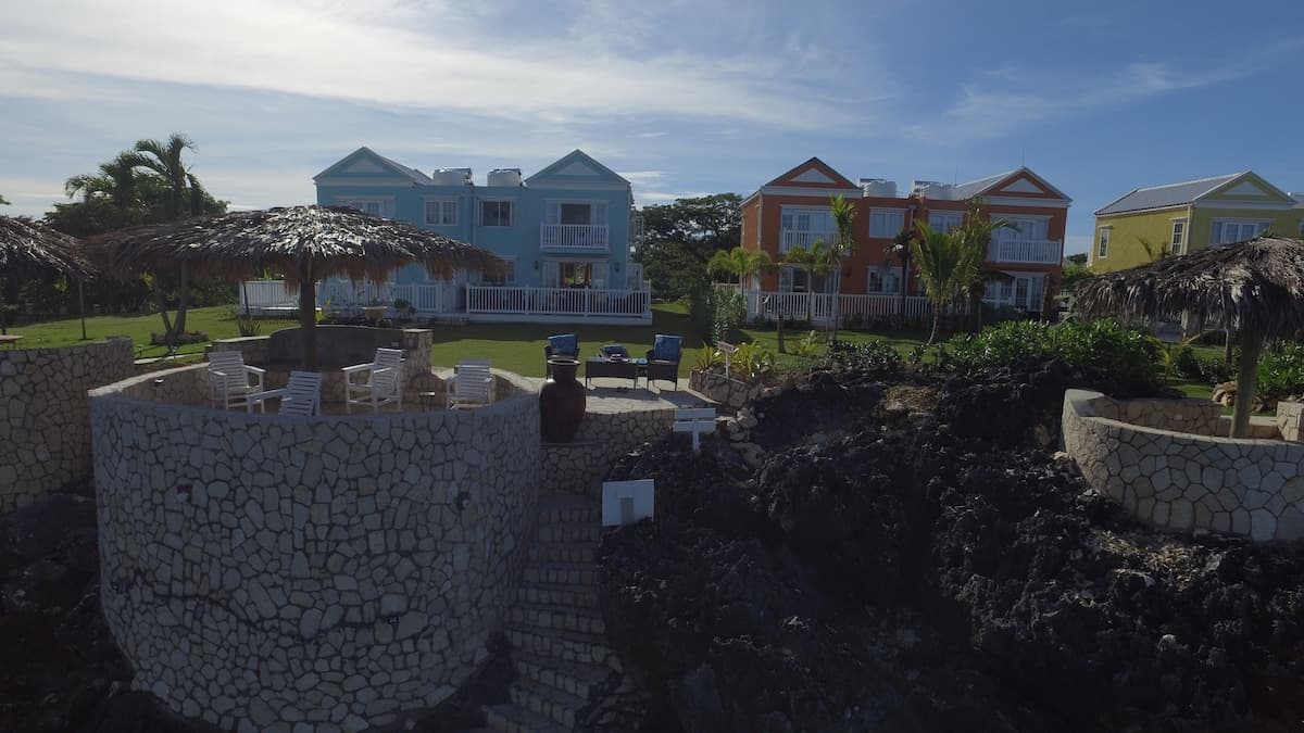 Exterior image 6