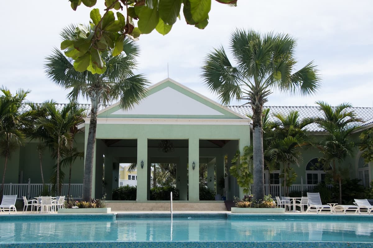 Country Club Pool