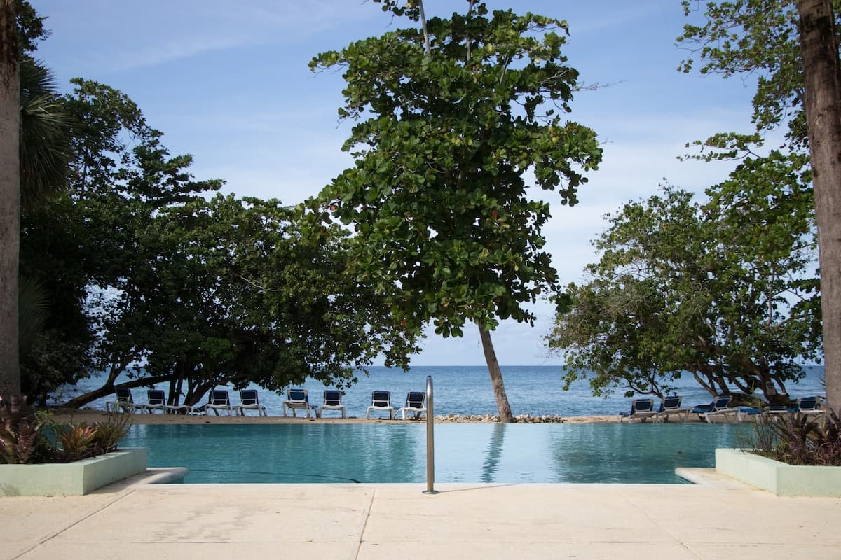 Country Club Pool